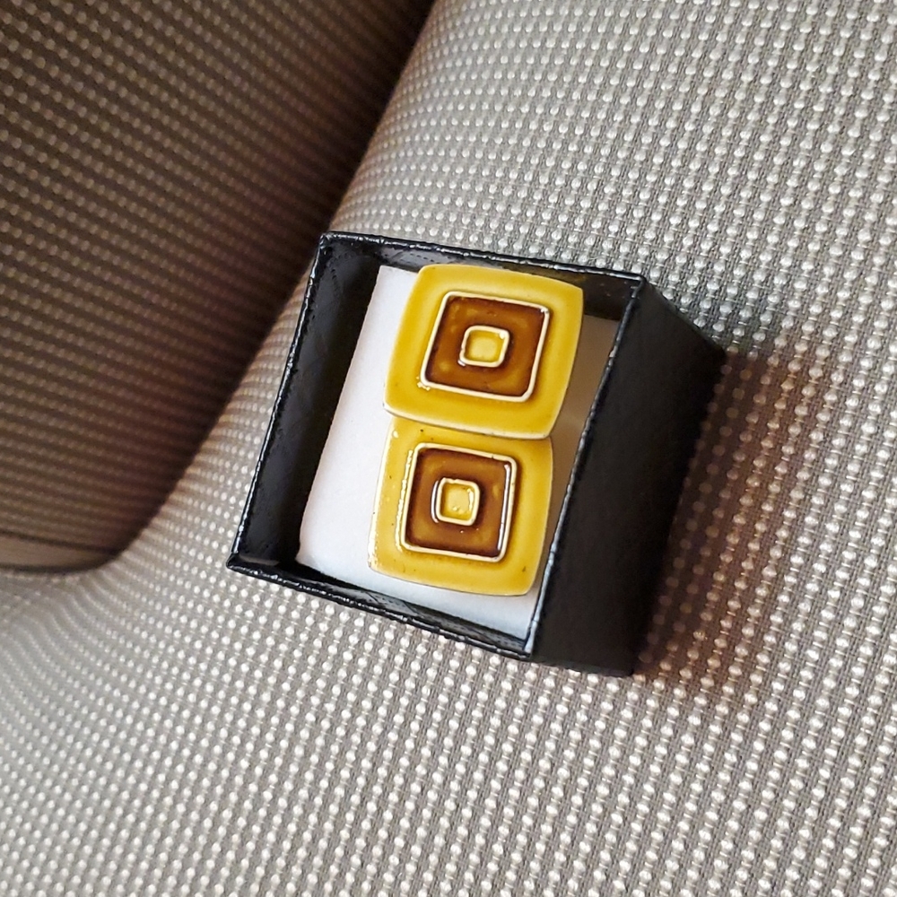 VINTAGE CUFFLINKS.